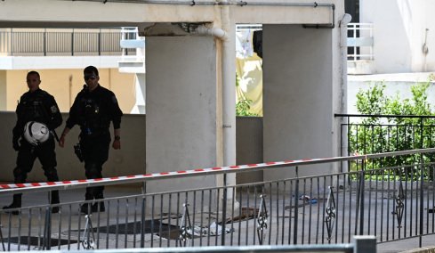 Ο φόβος της αποτυχίας στις πανελλήνιες και η κατάθλιψη «έσπρωξαν» τις δύο 17χρονες στο κενό - Σοκ από το σημείωμα και το κρυμμένο ημερολόγιο  