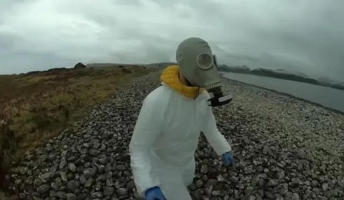 «Σε σκοτώνει αν αναπνεύσεις»: YouTuber έμεινε 24 ώρες στο πιο επικίνδυνο νησί του κόσμου
