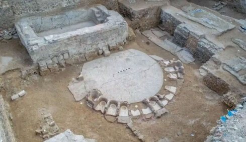 Σπουδαία ανακάλυψη: Αρχαιολόγοι βρήκαν κυκλικό δημόσιο λουτρό 2.000 ετών στην Αλεξάνδρεια