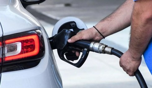 Βενζίνη το βράδυ: Μύθος ή αλήθεια ότι εξοικονομείτε χρήματα στο γέμισμα;