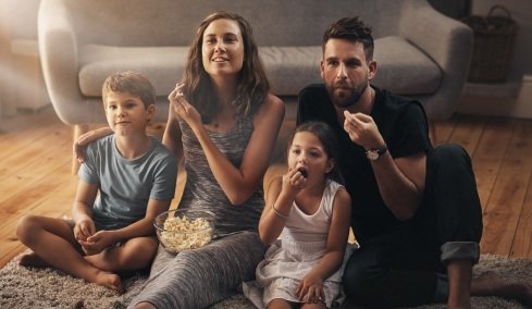 Όσα αξίζει να προσθέσουμε στη watchlist μας αυτόν τον μήνα