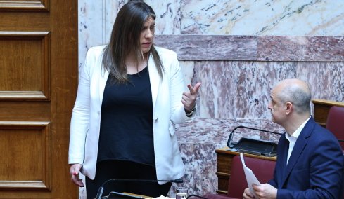 Και τρίτη αναβολή με ψήφους και βουλευτών της ΝΔ για τις άρσεις ασυλίας της πέτυχε η Κωνσταντοπούλου