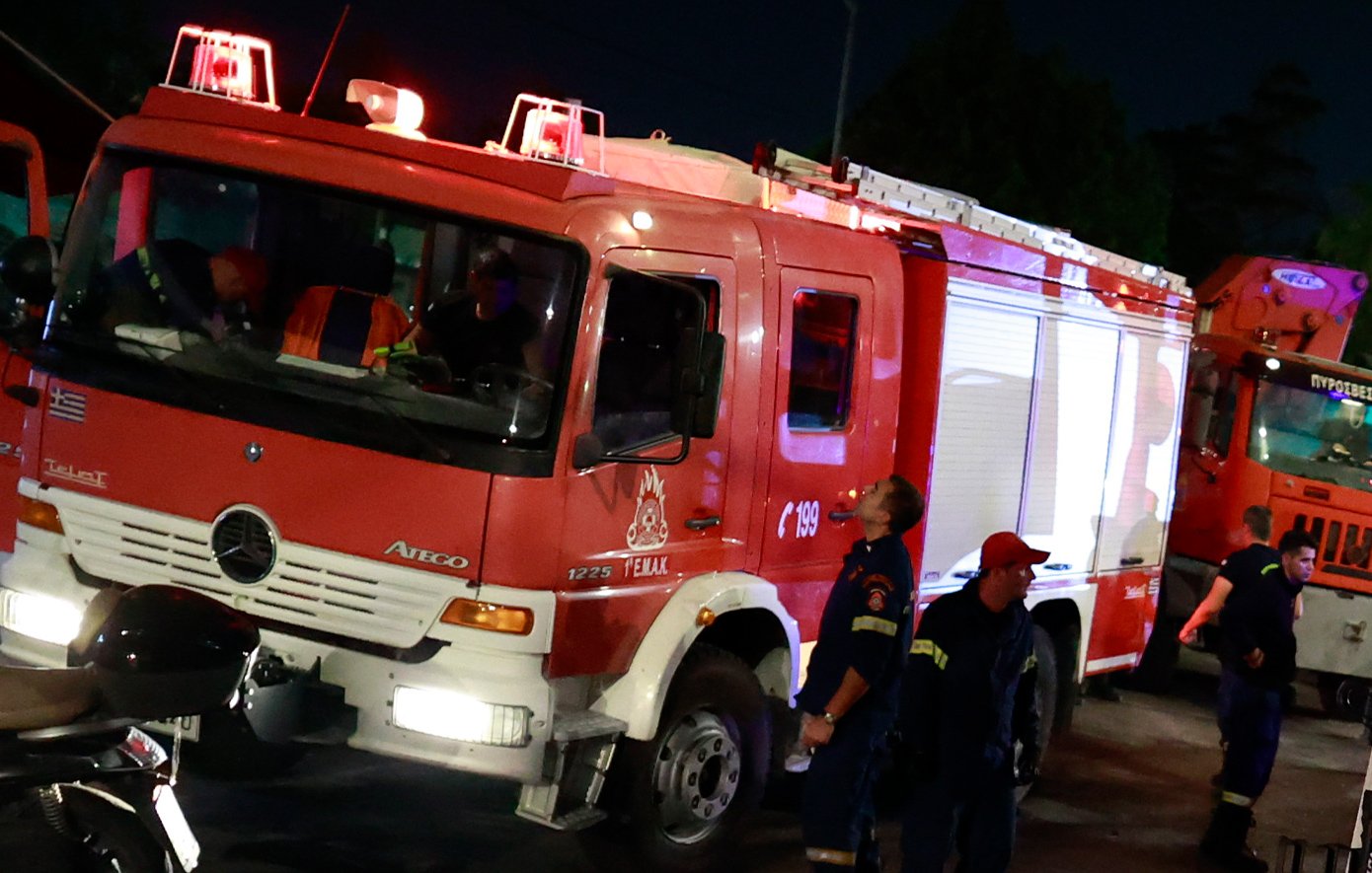 Καταγγελία στον Ασπρόπυργο: Ρομά επιτέθηκαν σε πυροσβέστες για να κλέψουν το πυροσβεστικό όχημα