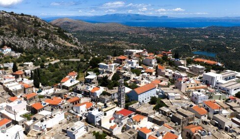 Άγιος Γεώργιος Συκούσης: Γιατί αξίζει να ανεβείτε σε αυτό το χωριό της Χίου