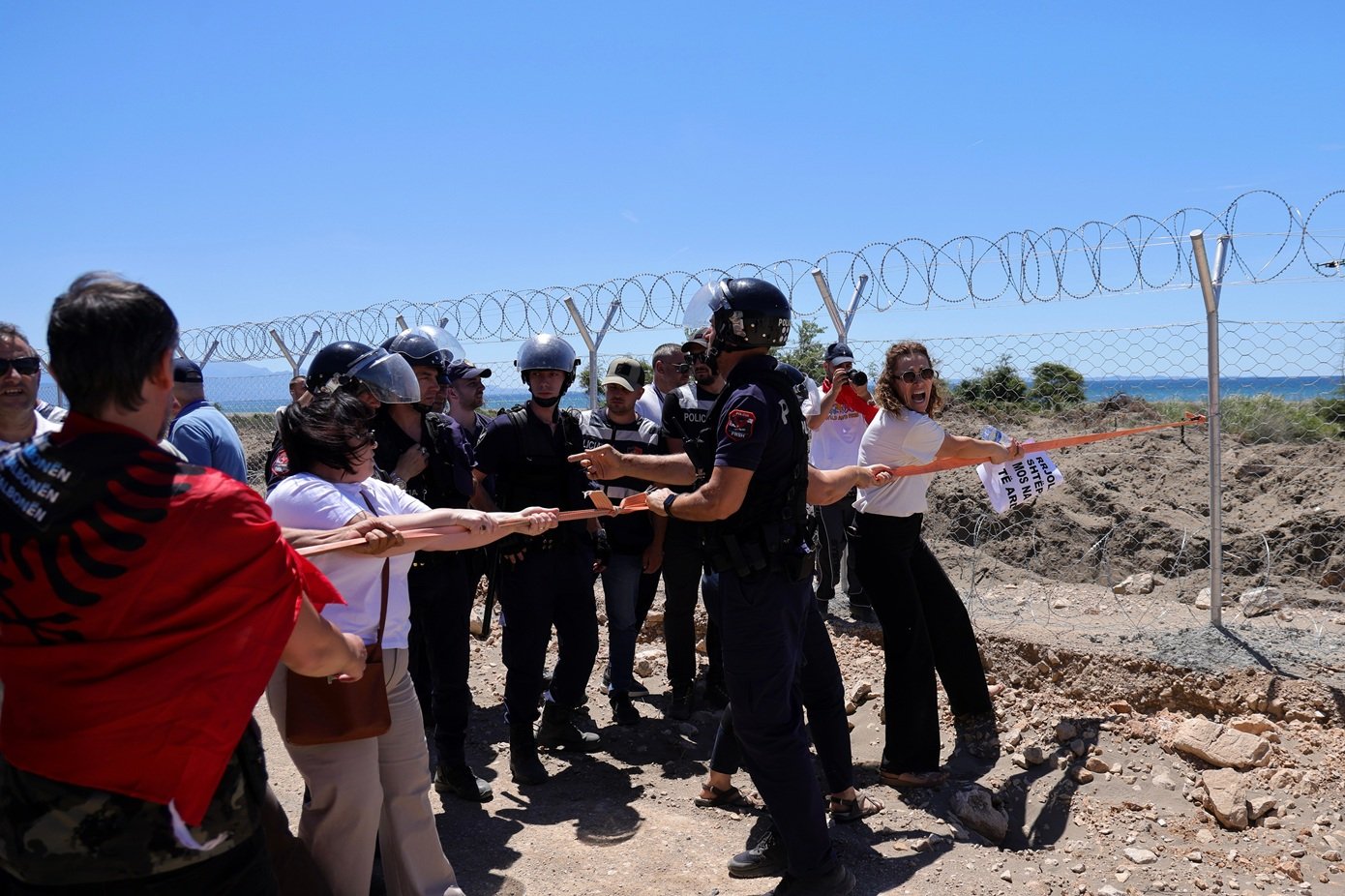 Διώξεις σε διαδηλωτές στην Αλβανία για κινητοποίηση κατά της επένδυσης που συνδέεται με την οικογένεια Τραμπ