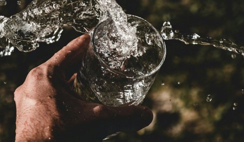 Η φυσική αλήθεια για το νερό που πίνουμε
