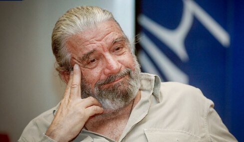 Άγγελος Αντωνόπουλος: Ερωτεύτηκε το θέατρο, υπηρέτησε τον κινηματογράφο, τον αγάπησαν από την τηλεόραση 
