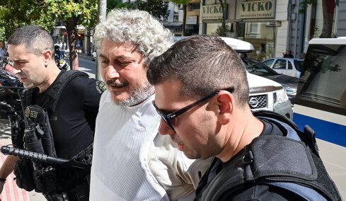 «Ψάχνουμε τον Αντώνη με τα τατουάζ στο Αίγιο»: Το σήμα της Interpol για τον Δαλαμάγκα στην ΕΛΑΣ και η καταγγελία για ενδοοικογενειακή βία από τη μητέρα του
