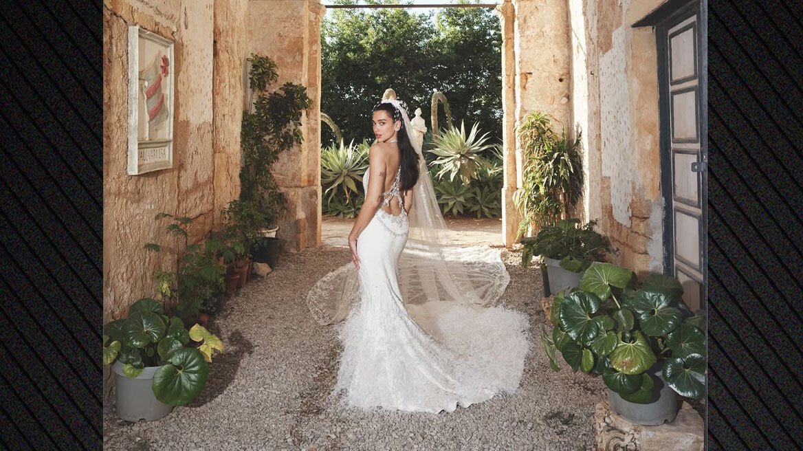 Οι πρώτες φωτογραφίες από το γάμο της Dua Lipa, υψηλής ραπτικής και με εντυπωσιακή ουρά το Chanel  νυφικό της  