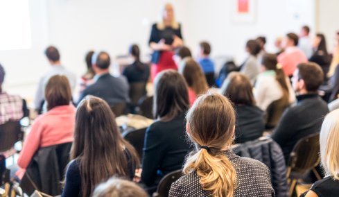 Ελάχιστη Βάση Εισαγωγής: Οι κενές θέσεις, το παράδοξο με την Σχολή Ευελπίδων και η πίεση στα περιφερειακά ΑΕΙ