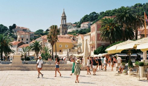 Διακοπές στα νησιά της Ευρώπης: Παραλίες με σμαραγδένια νερά, γραφικές πόλεις και μεσογειακό ταπεραμέντο  