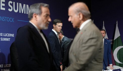 Θρίλερ στην Ελβετία μετά τις απειλές Τραμπ στους διαπραγματευτές του Ιράν - Καλύτερα να είναι προσεκτικός, λέει ο Γκαλιμπάφ