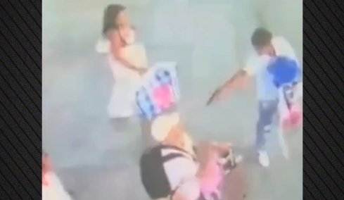 Δολοφόνοι περίμεναν αρχηγό συμμορίας στον Ισημερινό με... λουλούδια έξω από αεροδρόμιο και τον εκτέλεσαν μέσα στον κόσμο, δείτε βίντεο