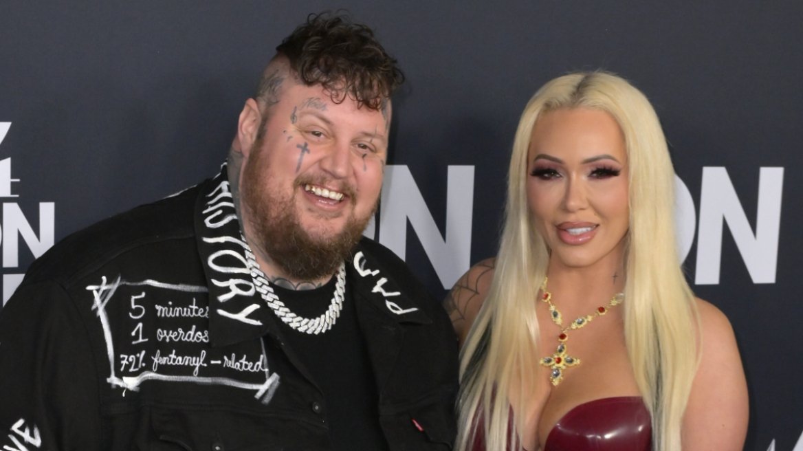 Ο Jelly Roll δεν θα σταματήσει να αγαπάει την Bunnie Xo παρά τον χωρισμό τους, λέει άτομο από το περιβάλλον τους