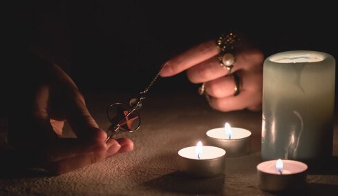 Τουρκία: Ζήτησε διαζύγιο επειδή η σύζυγός του φέρεται να του έκανε ξόρκια θανάτου, τα φυλαχτά και ο ιμάμης