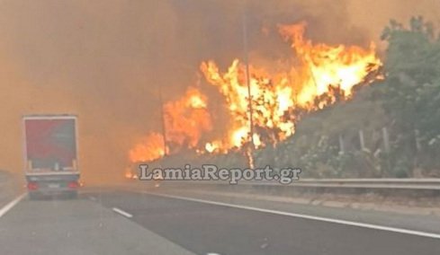 Έκλεισε η Αθηνών - Λαμίας λόγω της φωτιάς στο Ακραίφνιο Βοιωτίας, πού εκτρέπεται η κυκλοφορία: Επιχειρούν 118 πυροσβέστες και 14 εναέρια