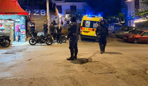 Θρίλερ στα Εξάρχεια: Νεκρός άνδρας από πυροβολισμούς στη μέση του δρόμου