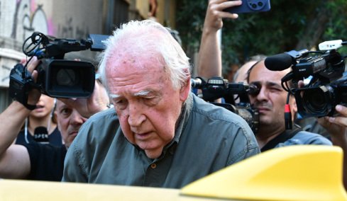 «Ήττα της Δημοκρατίας και πολιτικός ρεβανσισμός»: Η Έλενα Ακρίτα κατά πάντων για την επιστροφή Γιωτόπουλου στη φυλακή
