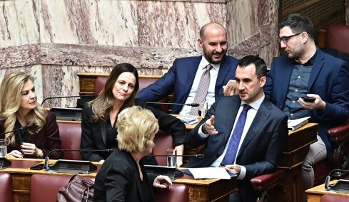 Διαλύθηκε η ΚΟ της Νέας Αριστεράς: Έξι βουλευτές ανεξαρτητοποιήθηκαν, η Αχτσιόγλου παραιτήθηκε και ακόμη 143 στελέχη αποχώρησαν, τα ονόματα