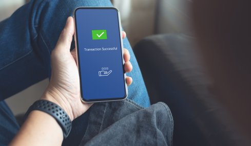 Στο μικροσκόπιο της ΑΑΔΕ οι μεταφορές χρημάτων μεταξύ συγγενών, οι γονικές παροχές και οι δωρεές: Πότε μια μεταφορά χρημάτων γίνεται φορολογική παγίδα