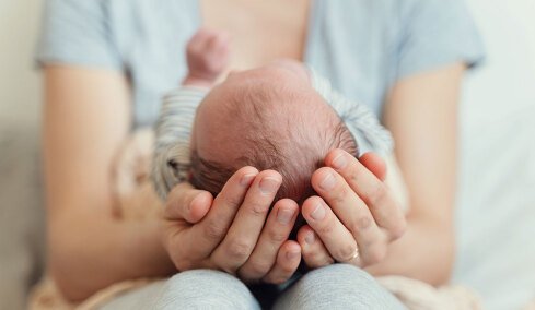 ΕΛΣΤΑΤ: Μειώθηκαν οι γεννήσεις σχεδόν σε όλη την Ελλάδα – Ποια είναι η μόνη περιφέρεια που άντεξε