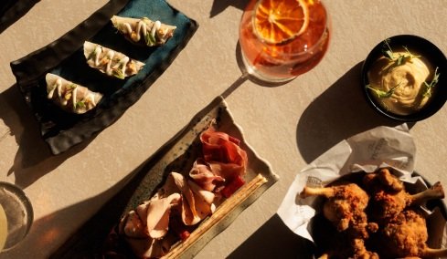 Η νέα όαση των Βορείων Προαστίων για cocktails, brunch και καλοκαιρινές βραδιές