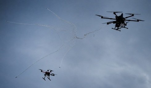 Εμφανίστηκε στους ουρανούς το νέο drone που αρπάζει τα άλλα drones