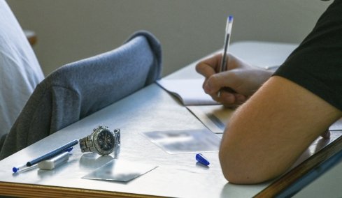 Ο μαθητής από τη Λέρο που έγραψε τρία καθαρά 20άρια στις Πανελλαδικές: Εάν είσαι έτοιμος να θυσιάσεις ό,τι χρειαστεί δεν παίζει ρόλο το πού μένεις
