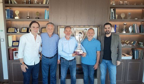 Η ΠΑΕ ΟΦΗ τίμησε τη διαχρονική στήριξη του Ομίλου Καράτζη