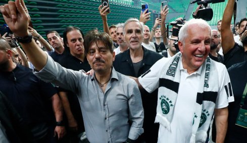 Πανηγυρικό κλίμα και συγκίνηση στην επιστροφή του Ομπράντοβιτς: «Να ξαναγράψουμε ιστορία, ο Ζέλικο είναι πάλι στην οικογένειά του» είπε ο Γιαννακόπουλος