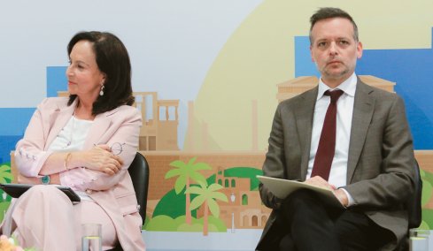 Πόλεμος διαρκείας στο ΠΑΣΟΚ: Πώς έφτασε 30 χρόνια μετά τον Ανδρέα να είναι 3ο-4o στις δημοσκοπήσεις