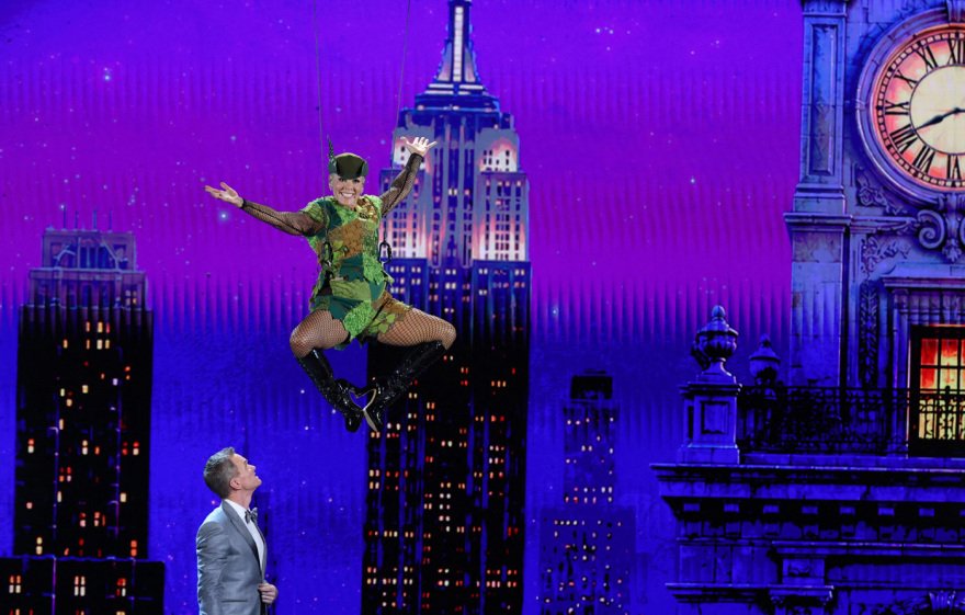 Η Pink μάγεψε στα 79α Βραβεία Tony: Η εμφάνιση ως Πίτερ Παν και το εντυπωσιακό σόου με το «Lady Marmalade»