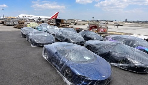Μυστήριο: Εγκατέλειψαν υπεραυτοκίνητα αξίας 95 εκατ. ευρώ - Δείτε το video 