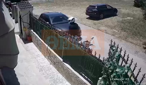 Βίντεο-ντοκουμέντο από εισβολή συμμορίας σε σπίτι στους Θρακομακεδόνες: Πήδηξαν μάντρα και ψέκασαν με σπρέι γυναίκα