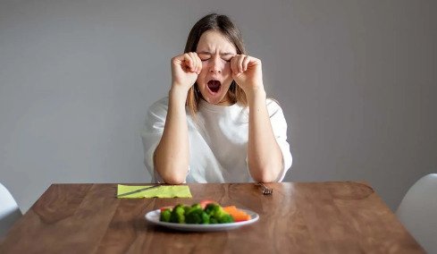 Είστε διαρκώς κουρασμένοι; Οι 2 βιταμίνες που μάλλον σας λείπουν  