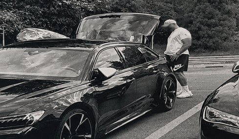«No Villa No Party»: Πώς οι φωτογραφίες με Porsche, Ferrari και Lamborghini οδήγησαν τους Βιλανάκηδες στο μικροσκόπιο των Αρχών