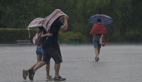 Ποιες περιοχές θα χτυπήσει η κακοκαιρία τις επόμενες ώρες, καταιγίδες και πολλοί κεραυνοί νωρίτερα στα βορειοανατολικά της Αττικής