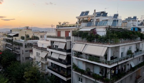 Η στεγαστική κρίση δεν είναι θέμα Airbnb αλλά... 2,2 εκατ. κλειστών σπιτιών: Πώς εξηγείται το ράλι έως και 96% στις τιμές των κατοικιών από το 2018