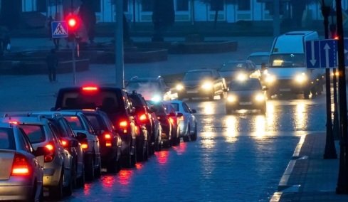 Υποχρεωτικό στο αυτοκίνητο το νέο σύστημα των φώτων - Τι ισχύει για τους παλιούς κατόχους;