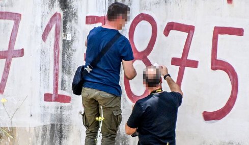 Διώξη για απόπειρα ανθρωποκτονίας στους αστυνομικούς που πυροβόλησαν τον 20χρονο στο Άργος, βρέθηκαν 13 κάλυκες στο σημείο