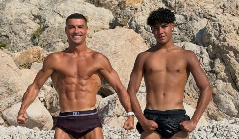 Ο γραμμωμένος Κριστιάνο Ρονάλντο φωτογραφήθηκε με τον γιο του και τον τρόλαρε για την προσπάθεια του να γίνει «φέτες»: Όχι ακόμα, του έγραψε