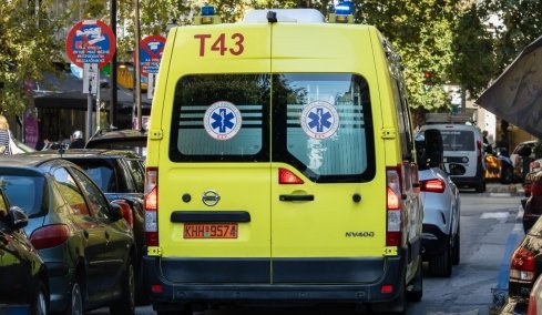 Οικογενειακή τραγωδία στη Λαμία: Μητέρα κρατούσε στην αγκαλιά της πάνω από ένα 24ωρο τον νεκρό γιο της
