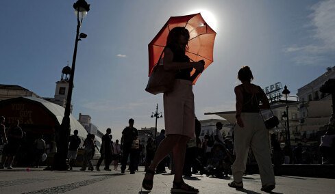 Οι «χειμωνάκηδες» τρίβουν τα χέρια τους: Με 40°C καύσωνα στη Μαγιόρκα και η Πάλμα στολίζει από Ιούλιο για τα Χριστούγεννα