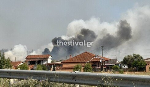 Φωτιά στη Νέα Καλλικράτεια της Χαλκιδικής: 112 για εκκένωση των περιοχών Αμπελάκια και Κηπούπολη, κοντά σε σπίτια οι φλόγες