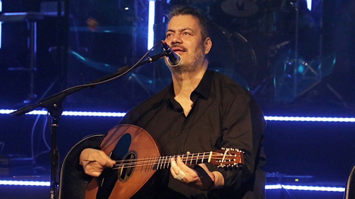 Ο Μανώλης Κονταρός ακύρωσε την εμφάνισή του στο Ρέθυμνο ως ένδειξη σεβασμού στα θύματα των πυρκαγιών