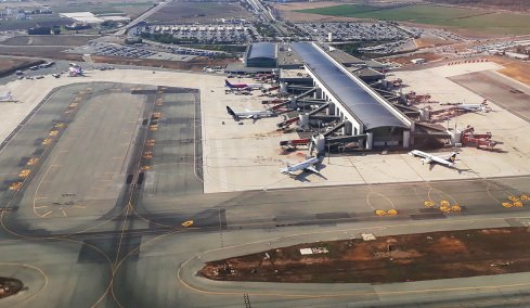 Κίνδυνος απομόνωσης της Κύπρου: Η Κομισιόν βάζει «κόφτη» με βάση τον αριθμό επιβατών στις κρατικές ενισχύσεις για τα αεροδρόμια, τι ζητά η Λευκωσία  