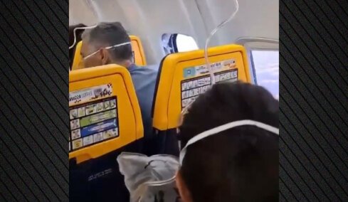 Από βλάβη στον κινητήρα έσπασε παράθυρο σε πτήση από Θεσσαλονίκη, με εγκαύματα νοσηλεύεται ο Σέρβος που τον ρούφηξε ο αέρας