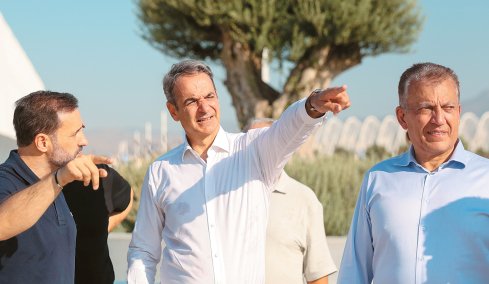 Γιατί ο Μητσοτάκης πηγαίνει σε εκλογές το 2027: Η συσπείρωση ψηφοφόρων και η στρατηγική εξάντλησης των αντιπάλων