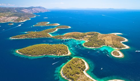 Ζευγάρι ζει για περισσότερα από 20 χρόνια σε ακατοίκητο νησί: «Έχουμε τον δικό μας ρυθμό»