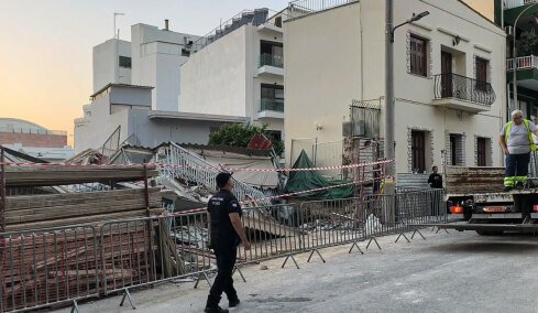 «Έπεσε σαν χάρτινος πύργος, ο εργολάβος χτυπούσε τα κουδούνια για να βγει ο κόσμος»: Οι κινήσεις που έφεραν την κατάρρευση της πολυκατοικίας στα Πετράλωνα